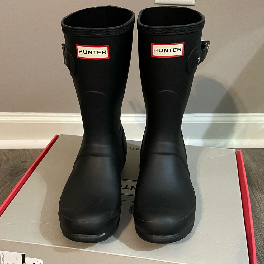 Hunter .. short black rain boots